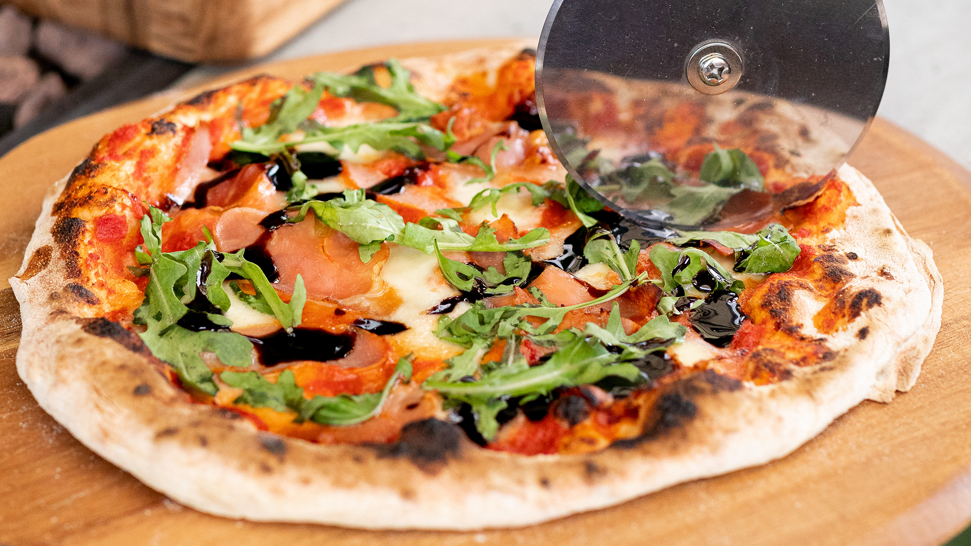 Prosciutto, Arugula, Mozzarella and Balsamic Glaze Pizza – Turpone